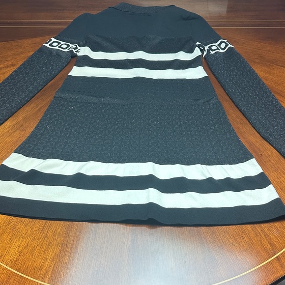 Boutique Moschino Black & Cream Knit Button-Down Dress | Long Sleeve | Size 4 - Picture 11 of 16